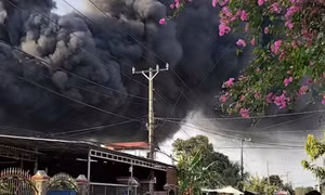 Cháy bãi tập kết mút ở Củ Chi