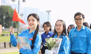 Tuổi trẻ TPHCM chào cờ 'Tôi yêu Tổ quốc tôi' mừng Quốc khánh, chung sức chăm lo an sinh xã hội