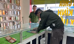 Bắt 'siêu trộm’ cắt khóa cuỗm 51 điện thoại sau 3 giờ gây án