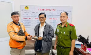 Một người dân nhờ công an đã nhanh chóng tìm được 100 triệu đồng đánh rơi 