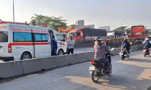 Người đàn ông tử vong sau va chạm với xe đầu kéo ở TPHCM