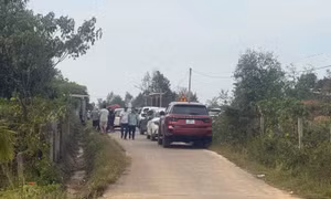 Hình ảnh mạng xã hội lan truyền số lượng lớn "cò đất" đổ về tại xã Toàn Lưu tạo nên cơn sốt đất "ảo".