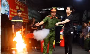 Liên tiếp cháy lớn cận Tết, Công an TPHCM cảnh báo 'nóng'