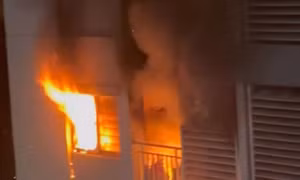 Cháy chung cư ở TP.HCM lúc rạng sáng, ba mẹ con bị thương nặng