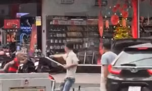 Va chạm giao thông rồi lao vào ẩu đả, 2 người bị khởi tố 