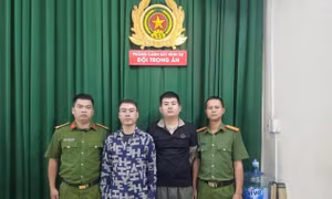 Khởi tố nhóm cho vay nặng lãi, buộc người vay thế chấp clip nhạy cảm