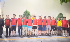 Dùng mặt sau phiếu giữ xe ghi kèo cá độ bóng đá