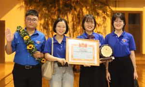 Khen thưởng thủ lĩnh thanh niên công nhân 'dám nghĩ, biết làm'
