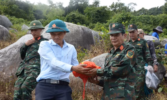 Bí mật trong hang đá sau 20 năm dẫn lối tìm thấy hài cốt liệt sĩ