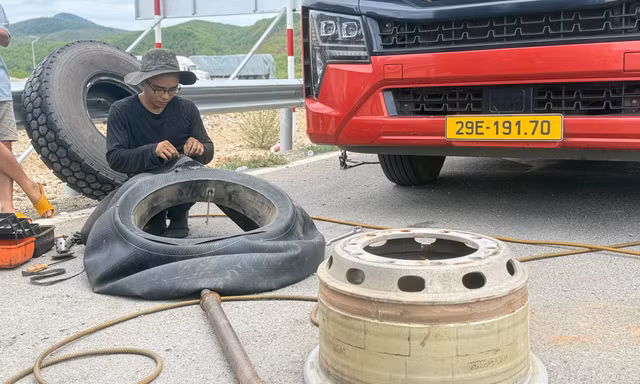 Vụ loạt phương tiện thủng lốp trên cao tốc: Tài xế xe chở phế liệu mắc loạt lỗi