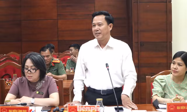 Vì sao trường tư cấm học sinh mang điện thoại vào lớp, trường công thì không?