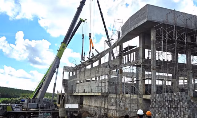Nhà thi đấu hơn 22 tỷ đồng bất ngờ sập một phần khi chưa hoàn thành