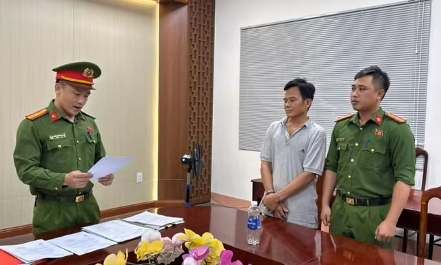 Tạm giam tài xế xe tải vượt ẩu khiến 2 người tử vong ở Đắk Lắk