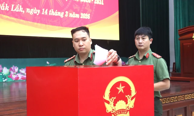 Cử tri Công an Đắk Lắk: Trao niềm tin qua lá phiếu, chọn người tài, đức đại diện cho nhân dân