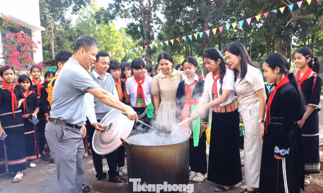 Điều đặc biệt tại ngôi trường quy tụ học sinh 13 dân tộc anh em