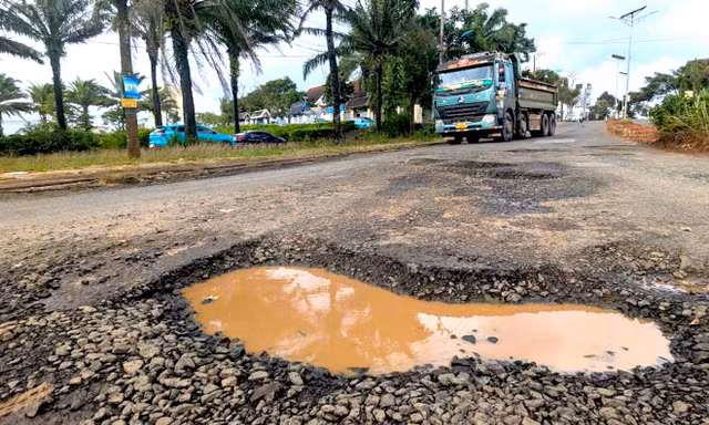 Tuyến đường quốc lộ 'nát như tương'