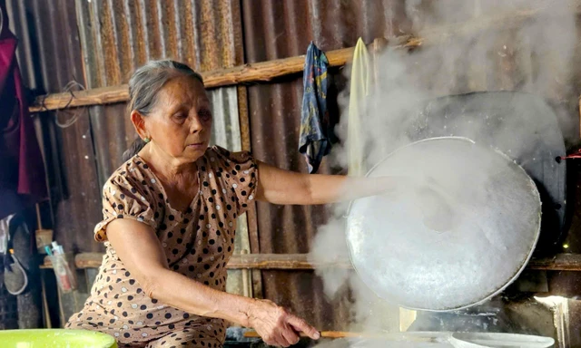 Cụ bà giữ vị mì Quảng hơn 50 năm 