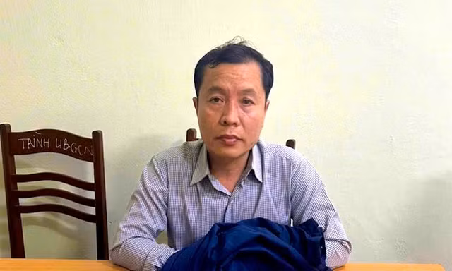 Tạm giữ hình sự đối tượng tống tiền lãnh đạo Văn phòng đăng ký đất đai