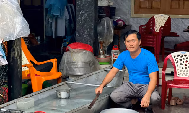 Chuyện 'người hùng' cứu cả chục người ở Hoà Thịnh bằng chiếc ghe nhỏ