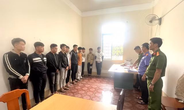 Nhóm đối tượng hỗn chiến, đuổi nhau quanh quảng trường ở Gia Lai