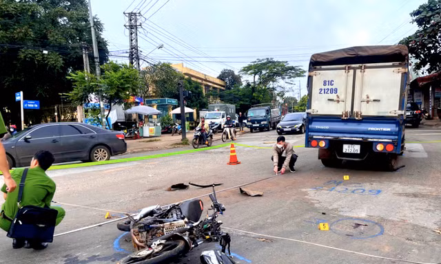 Va chạm với ô tô tải, nam thanh niên chưa có bằng lái xe máy tử vong