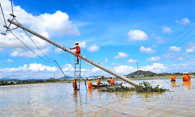 Hơn 80% người dân đã được cấp điện sau bão số 13