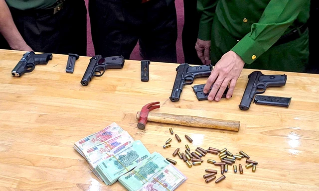 Hai kẻ cướp ngân hàng giả làm người dân tộc thiểu số gùi tiền trong hành trình tẩu thoát