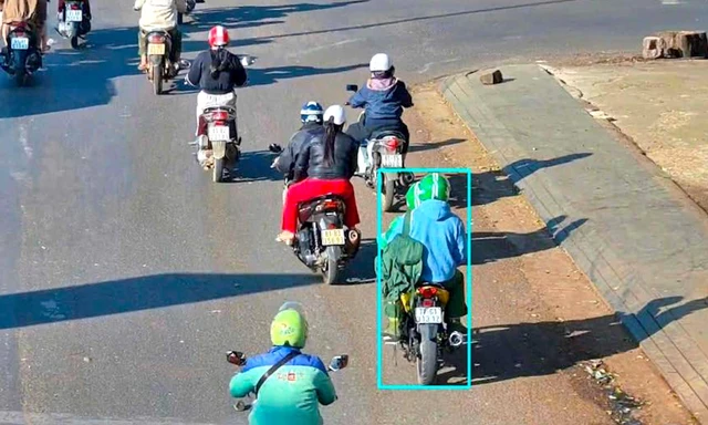 Vụ cướp ngân hàng táo tợn ở Gia Lai: Công an rà soát đơn hàng 'áo khoác và mũ bảo hiểm in chữ Grap'