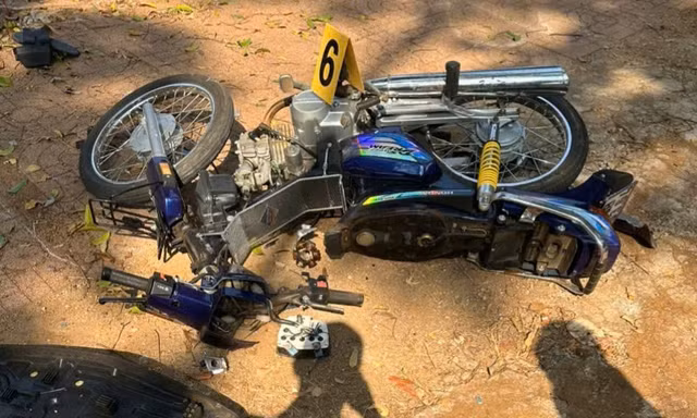 Tông vào gốc cây ven đường, 3 người trên xe máy thương vong