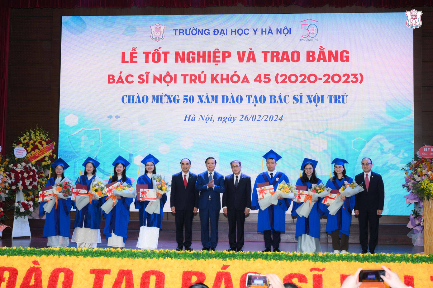 ពិធីប្រគល់សញ្ញាបត្រស្នាក់នៅរបស់សាកលវិទ្យាល័យវេជ្ជសាស្ត្រហាណូយឆ្នាំ ២០២៤ 2-tpo.jpg