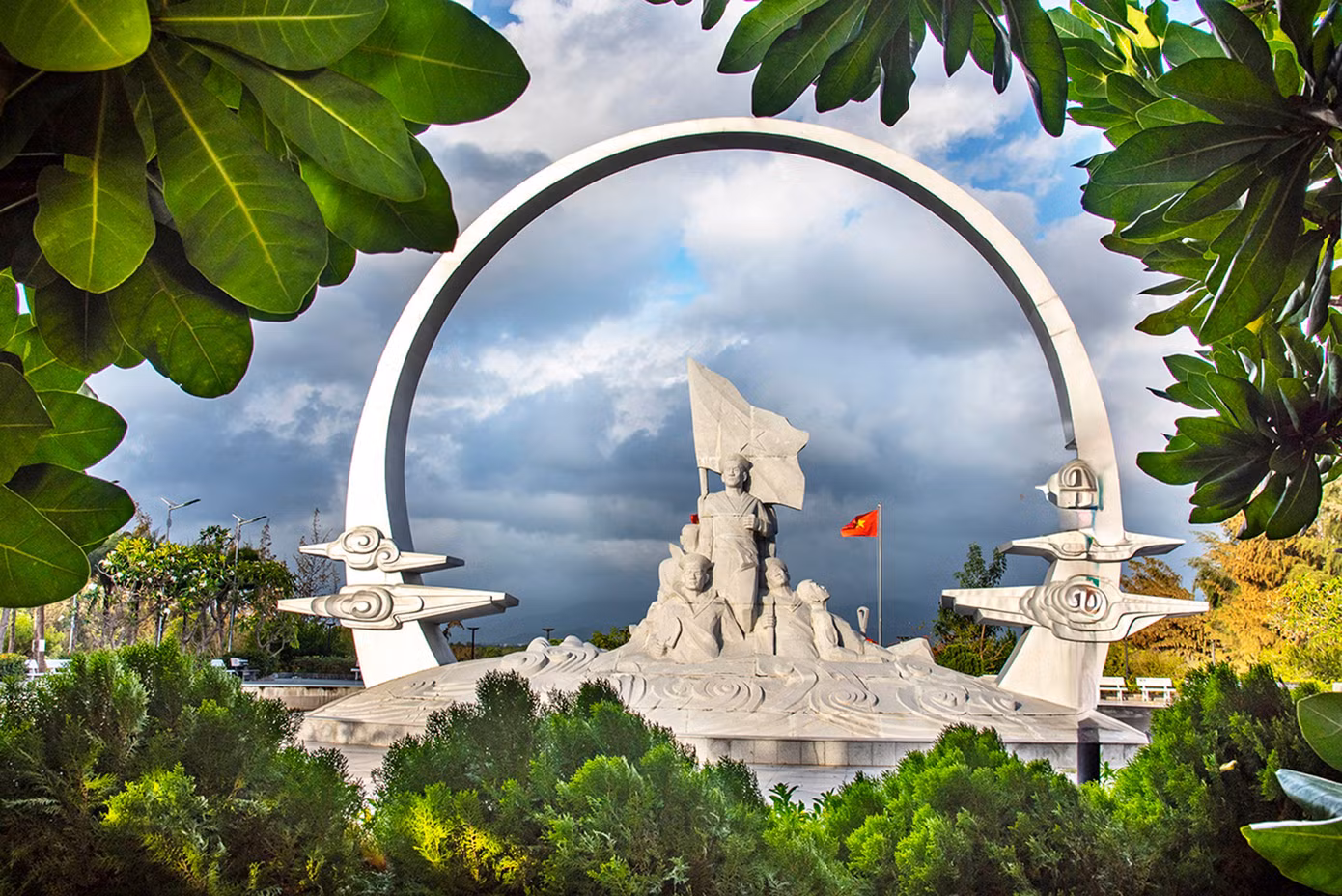 1-anh-binh-minh-o-khu-tuong-dai-anh-le-van-chuong.jpg