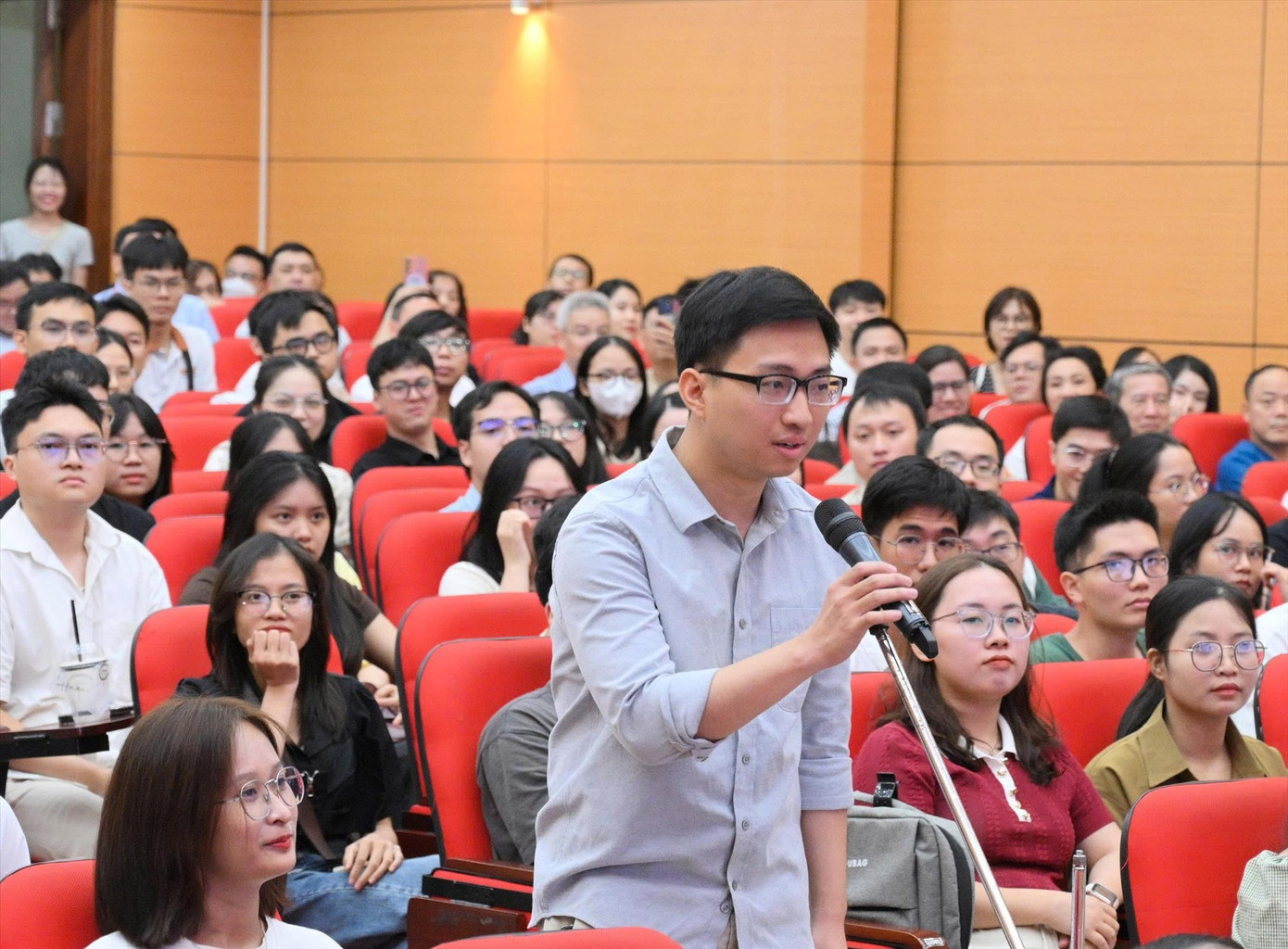 វេជ្ជបណ្ឌិត Vu Ngoc Duy បានជ្រើសរើសជំនាញផ្នែកសម្ភព និងរោគស្ត្រី។ រូបថត៖ HUU LINH vu-ngoc-duy.jpg