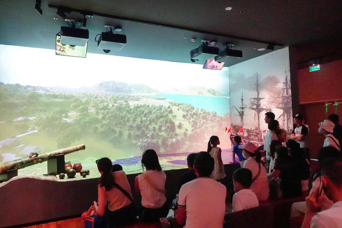 Bảo tàng Đà Nẵng ứng dụng công nghệ 3D, thực tế ảo vào triển lãm các tư liệu lịch sử b9-cong-nghe-trien-lam.jpg