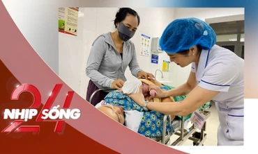 NHỊP SỐNG 24: Xúc động hình ảnh những em bé 'vượt' bão, chào đời ở Nghệ An