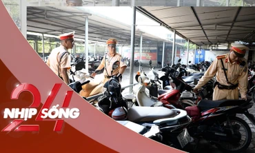 NHỊP SỐNG 24: Kiểm tra bãi xe trong trường, CSGT phát hiện nhiều học sinh điều khiển xe trên 50CC