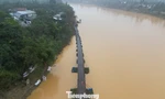 Cầu phao trôi xa 2km, dân thượng nguồn sông Hương lao đao