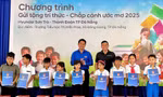 Trao quà, học bổng tiếp sức ước mơ cho thiếu nhi vùng núi Đà Nẵng