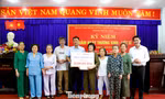 Công ty Him Lam và Báo Tiền Phong thăm, tặng quà người có công ở Đà Nẵng