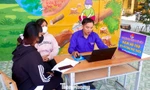 Đến từng thôn bản 'gỡ khó công nghệ' cho bà con làm thủ tục hành chính