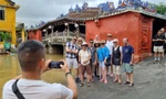 Du khách tấp nập trở lại Hội An 