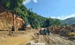 Giao thông vùng cao Quảng Ngãi khẩn trương khắc phục hậu quả mưa lũ trước Tết 