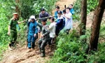Băng rừng vượt sạt lở, khiêng sản phụ nguy kịch đi cấp cứu