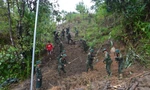 Gần 200 bộ đội mở đường vào 5 thôn bị cô lập ở Quảng Ngãi