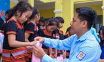 Mang Tết yêu thương đến thiếu nhi vùng núi Đà Nẵng