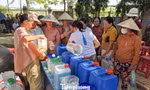 Mang rác... đi chợ mua hàng ở Hội An