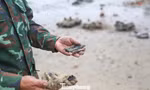 Phát hiện nhiều hiện vật khi trục vớt vật thể nghi xác xe tăng ở biển Quy Nhơn