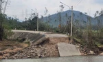 Gia Lai: Hơn 30m cầu bị sập trong bão 13, người dân phải đi đường vòng xa