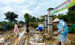 Trường học Đà Nẵng vẫn ngổn ngang bùn đất, lo lắng mưa lũ trở lại