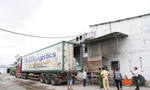 Phát hiện xe đầu kéo chở 30 tấn thực phẩm không rõ nguồn gốc
