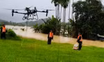 Dùng máy bay không người lái cứu trợ vùng ngập lụt ở Đà Nẵng